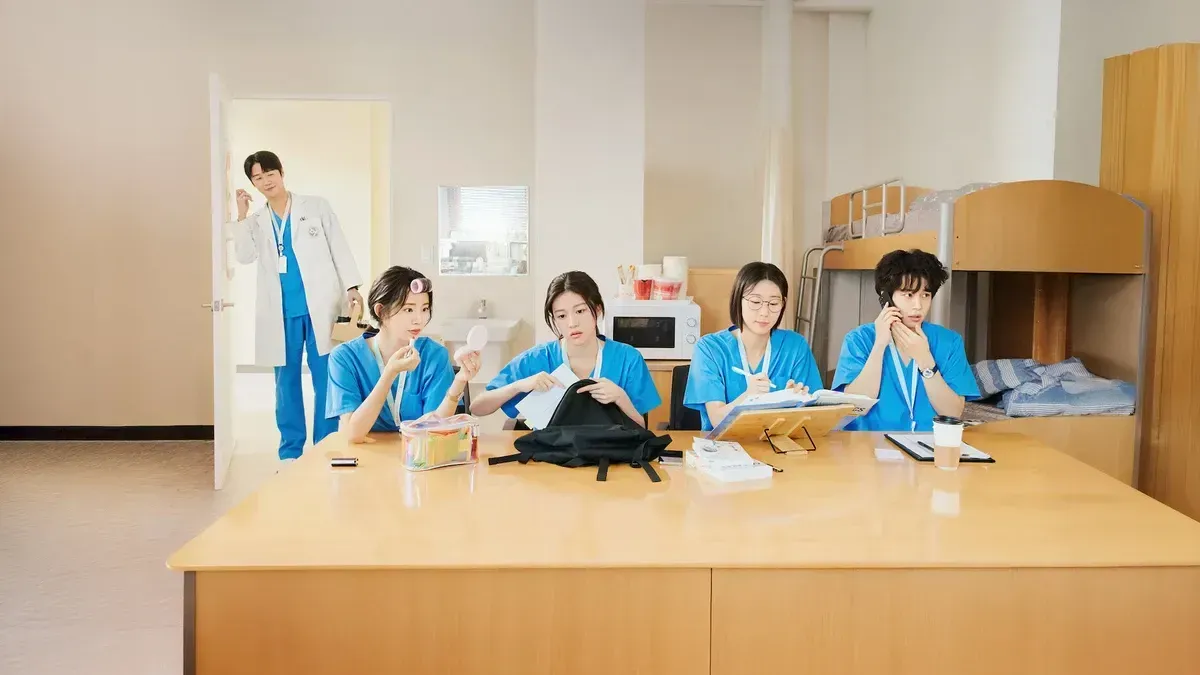 Ternyata Bukan Fan Service, Ini Peran Penting Para Cameo Hospital Playlist di Resident Playbook